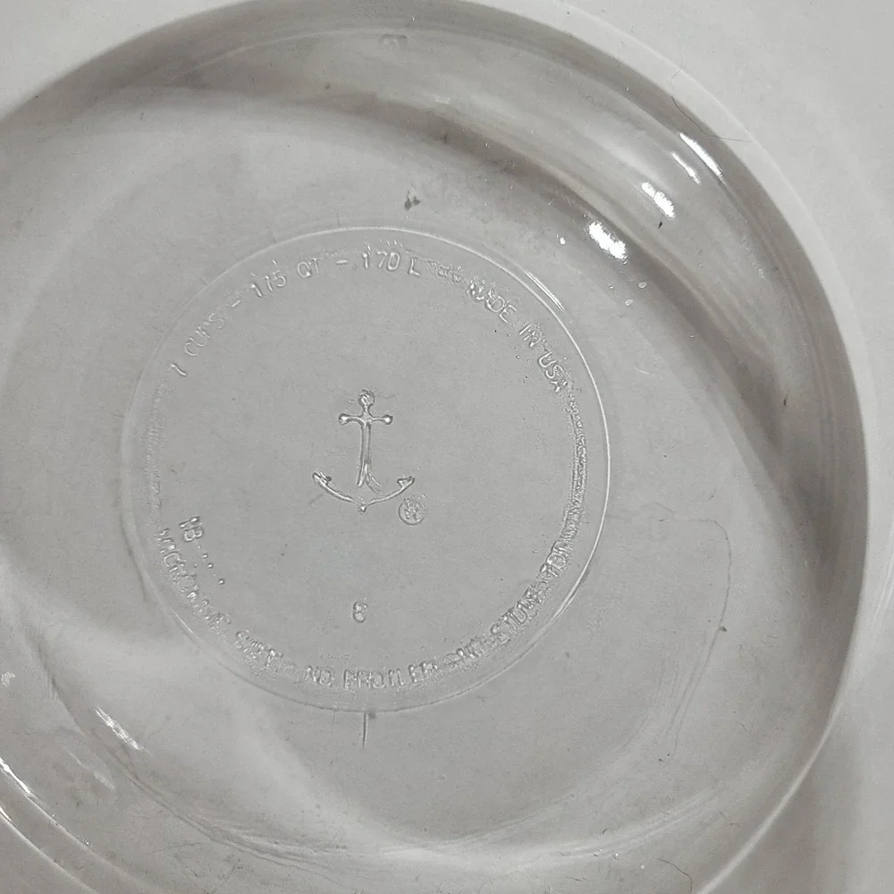 Anchor Hocking Glass Food‎ Storage Container with Blue Lid, 7 Cup Round